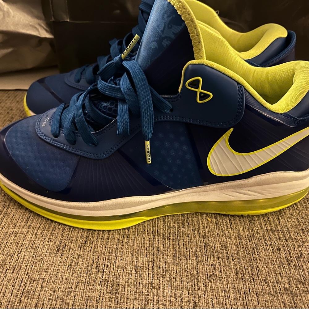 LeBron 8 Sprite color way. Size 9 mens. Great condition